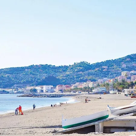 71 With Outdoor Swimmingpool Apartment Varazze
